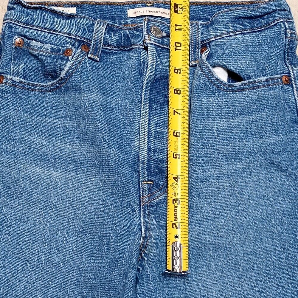 Levi's Premium Ribcage Straight Ankle Jeans Size 26 (26x27) Medium Wash - Picture 12 of 13